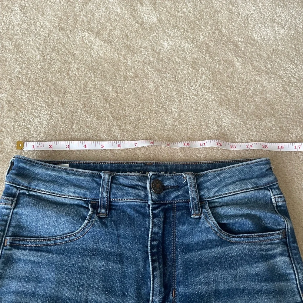 American‎ Eagle High Rise Jegging. Distressed. Women size 12
